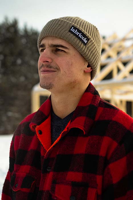 Antoine avec sa tuque La Bricole